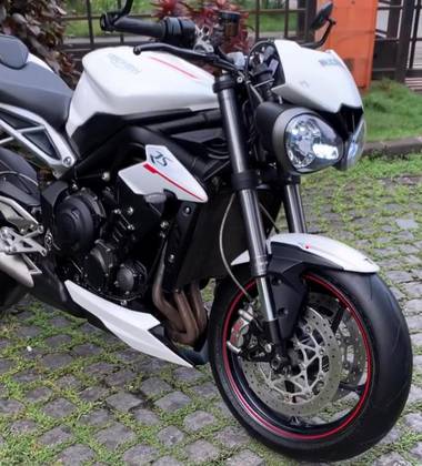 TRIUMPH STREET TRIPLE 765 RS 